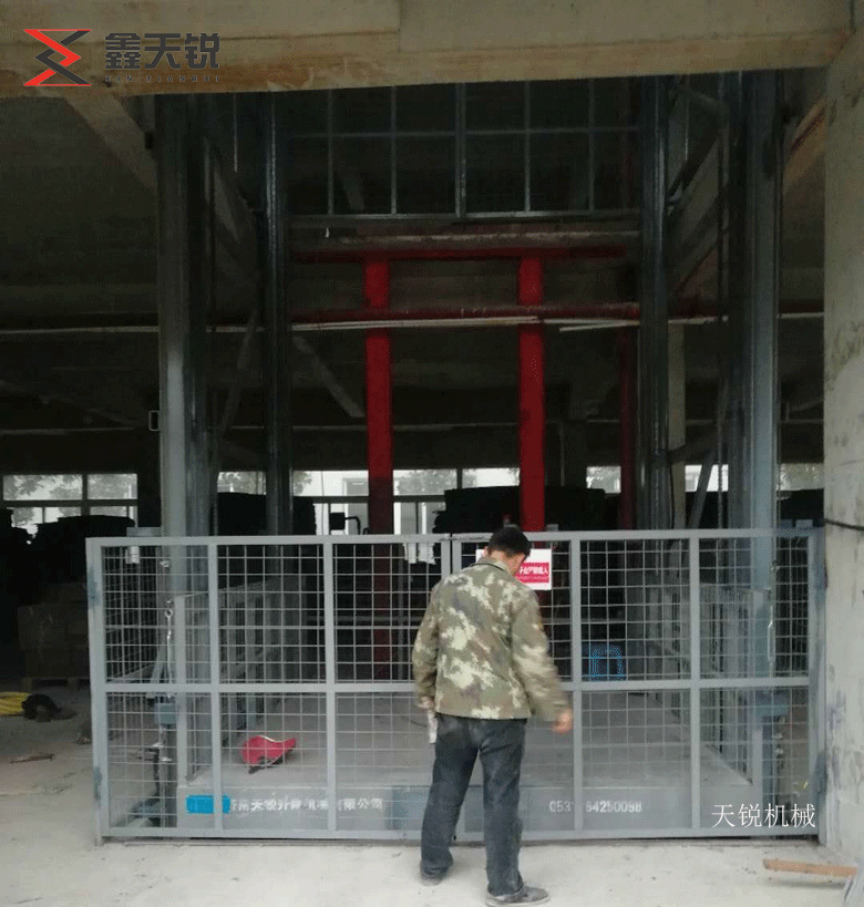 上海10吨液压货梯交付使用